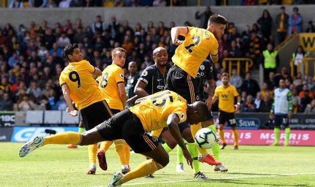  尤文图斯防线送礼不断遭弱旅逼平丢榜首  