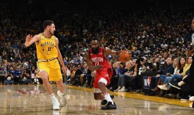  库里三分绝杀雷霆迎五连胜  