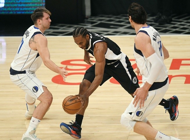  东契奇40+三双难救独行侠负灰熊  