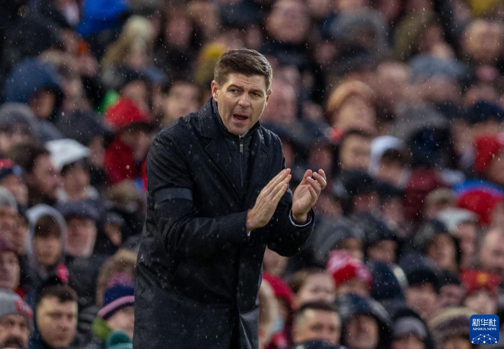  利物浦防线失误不断 主场不敌阿斯顿维拉  